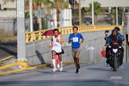 Juan Carlos Carvajal, campeón, Miguel Ángel Hernández | Carrera Chilchota 5K 10K 21K