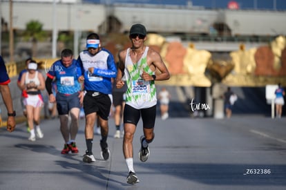 Pablo Obregón, bengalas | Carrera Chilchota 5K 10K 21K