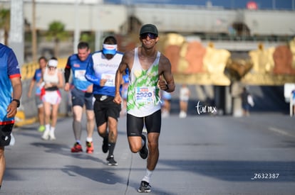 Pablo Obregón, bengalas | Carrera Chilchota 5K 10K 21K
