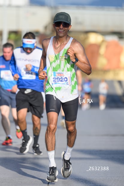 Pablo Obregón, bengalas | Carrera Chilchota 5K 10K 21K