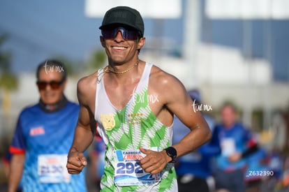 Pablo Obregón, bengalas | Carrera Chilchota 5K 10K 21K