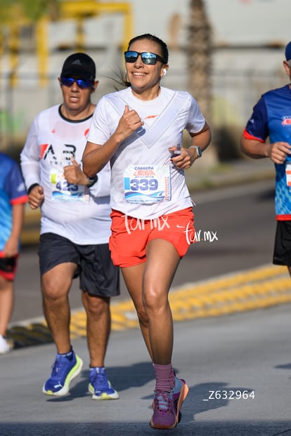 Laura Quintero, bengalas | Carrera Chilchota 5K 10K 21K
