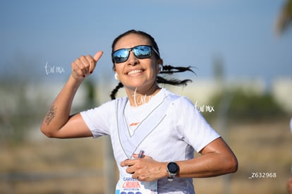 Laura Quintero, bengalas | Carrera Chilchota 5K 10K 21K