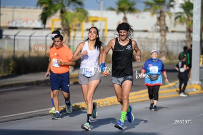 Ninnis Rojas, bengalas, rakan | Carrera Chilchota 5K 10K 21K
