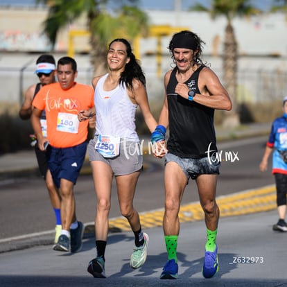 Ninnis Rojas, bengalas, rakan | Carrera Chilchota 5K 10K 21K