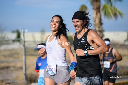 Ninnis Rojas, bengalas, rakan | Carrera Chilchota 5K 10K 21K