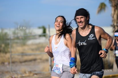 Ninnis Rojas, bengalas, rakan | Carrera Chilchota 5K 10K 21K