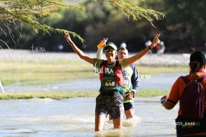Alma Cantú, bengalas | El Cruce, sexta edición 12K y 25K