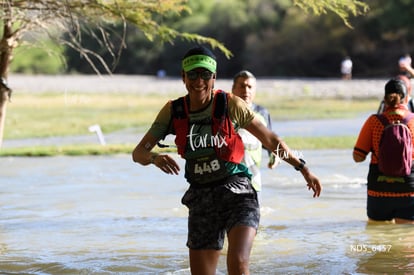 Alma Cantú, bengalas | El Cruce, sexta edición 12K y 25K