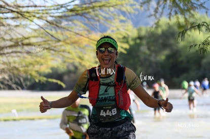 Alma Cantú, bengalas | El Cruce, sexta edición 12K y 25K