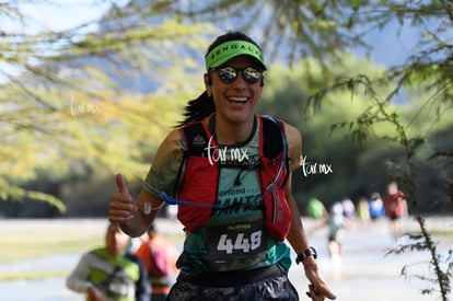 Alma Cantú, bengalas | El Cruce, sexta edición 12K y 25K