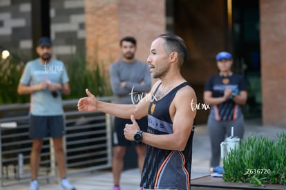 Daniel Ortíz, bengalas | Entrenamiento rumbo al Maratón Lala 2026