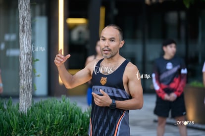 Daniel Ortíz, bengalas | Entrenamiento rumbo al Maratón Lala 2026