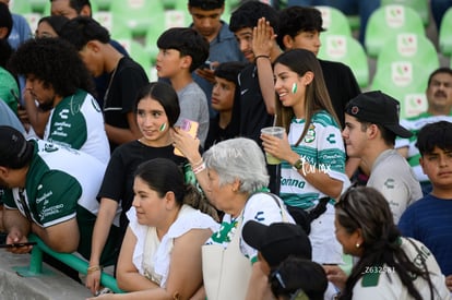 Afición en el Estadio Corona | Homenaje a Oswaldo Sánchez