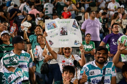 Afición en el Estadio Corona | Homenaje a Oswaldo Sánchez