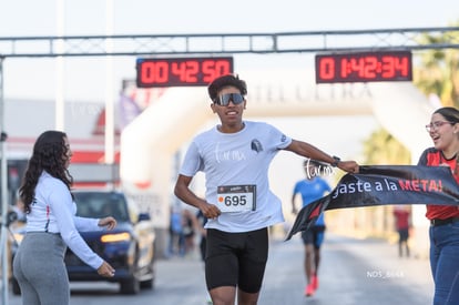 Roberto Aguilar, campeón 12K | Medio maratón ARTEC 2024