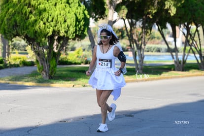 Novia corriendo | Medio maratón ARTEC 2024