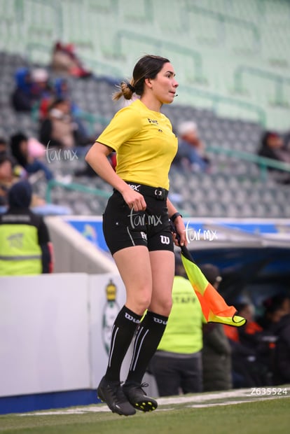 Melanie Villavicencio, árbitro | Santos Laguna vs Chivas Guadalajara femenil