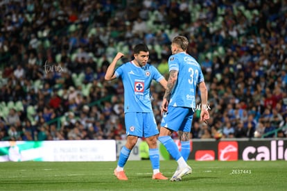 Gonzalo Piovi, Erik Lira | Santos Laguna vs Cruz Azul J9