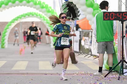 Alejandra Villegas, bengalas | SantosK 10K y 5K 2025