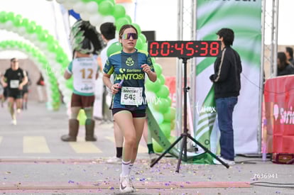 Alejandra Villegas, bengalas | SantosK 10K y 5K 2025