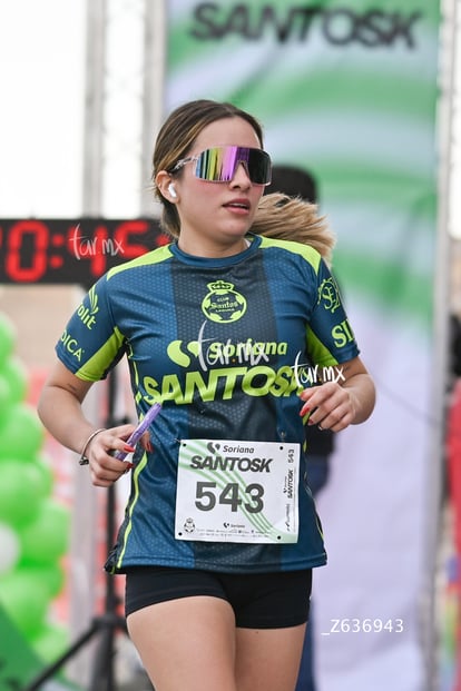 Alejandra Villegas, bengalas | SantosK 10K y 5K 2025